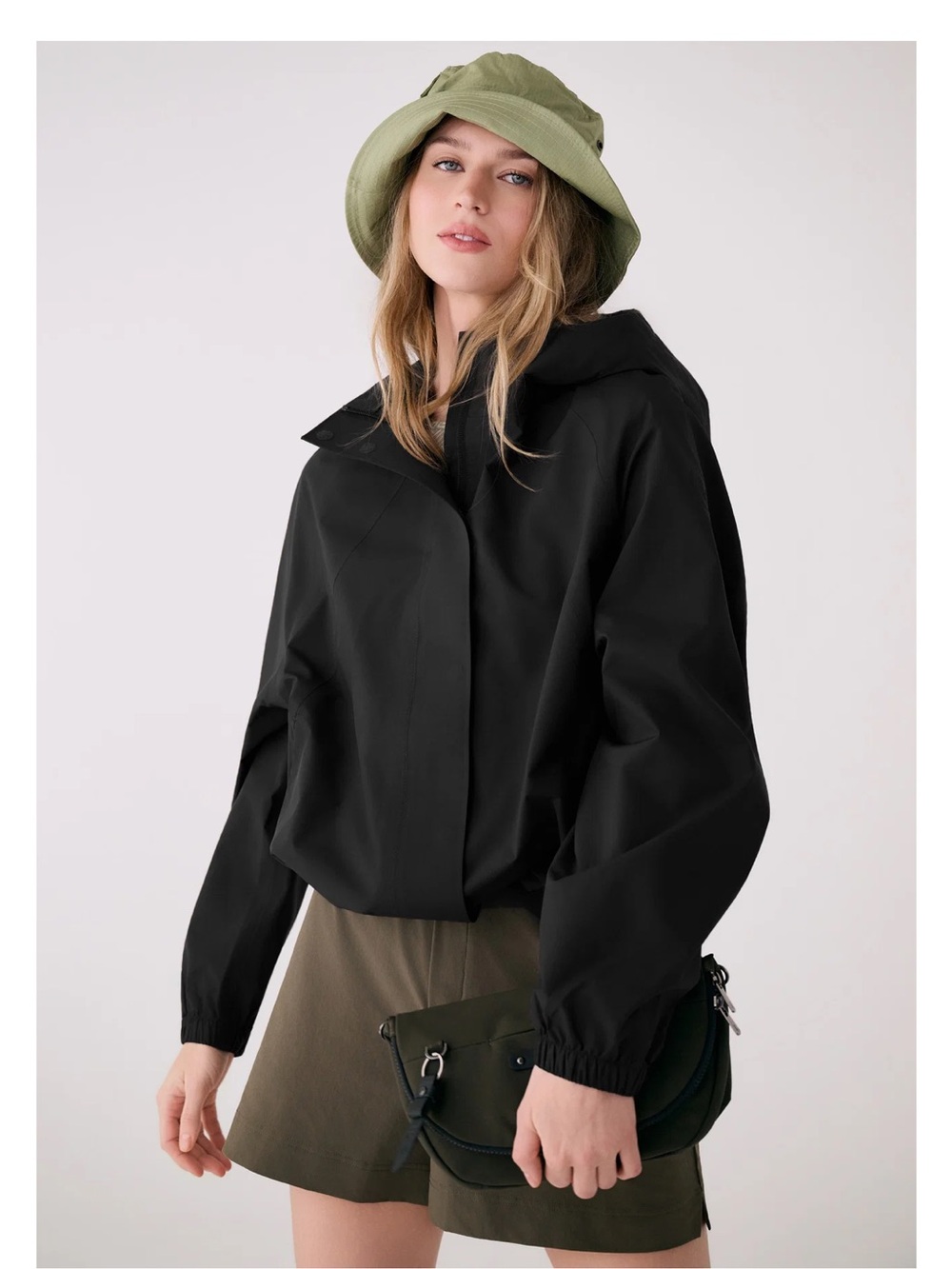 Lolë Alizé women’s raincoat hooded - Picture 10 of 10